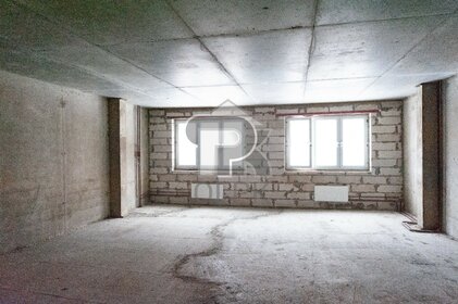 Купить трехкомнатную квартиру в новостройке и без отделки или требует ремонта в Курске - изображение 41