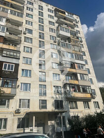 Снять трехкомнатную квартиру с высокими потолками на улице Симферопольский бульвар в Москве - изображение 27