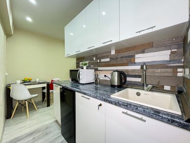 18 м², квартира-студия 3 499 ₽ в сутки - изображение 4