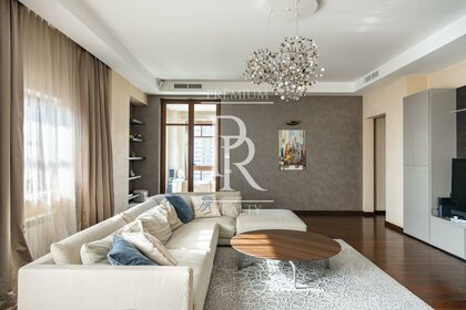 Купить квартиру с балконом и с дизайнерским ремонтом в Санкт-Петербурге и ЛО - изображение 48
