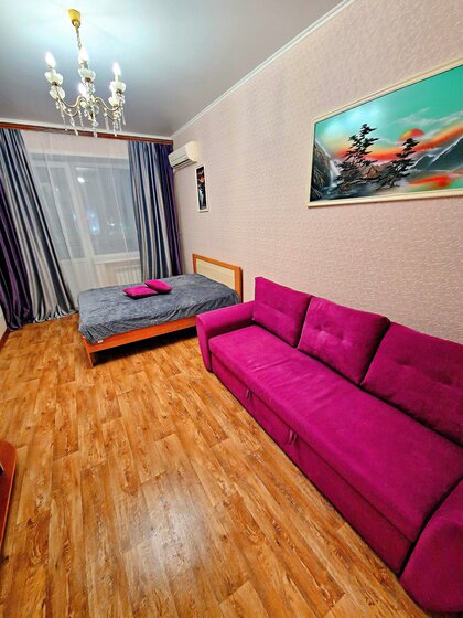 56 м², 2-комнатная квартира 2 200 ₽ в сутки - изображение 1