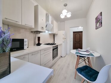 56 м², 2-комнатная квартира 2 900 ₽ в сутки - изображение 74