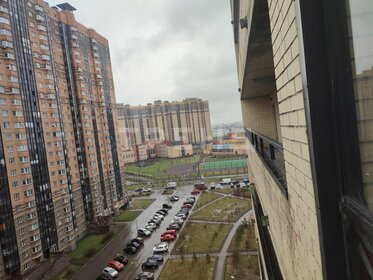 Купить квартиру-студию с панорамными окнами в Омске - изображение 40