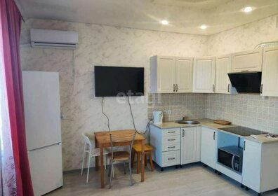 Купить двухкомнатную квартиру с отделкой в Киришах - изображение 1