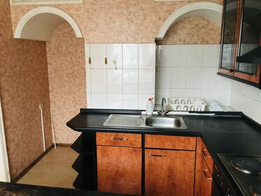 Купить двухкомнатную квартиру без отделки или требует ремонта в Корсакове - изображение 38