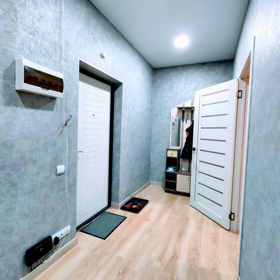 42 м², 1-комнатная квартира 2 700 ₽ в сутки - изображение 1