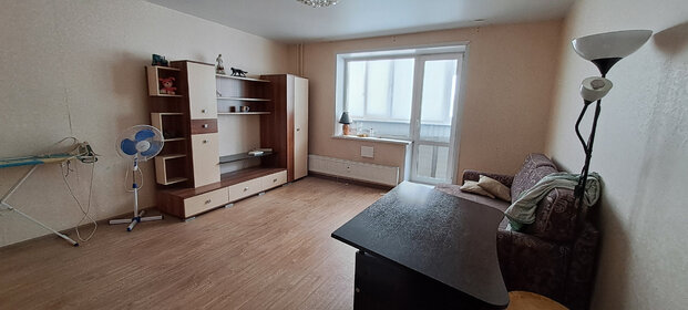 Купить 4-комнатную квартиру до 5 млн рублей в Волгограде - изображение 3