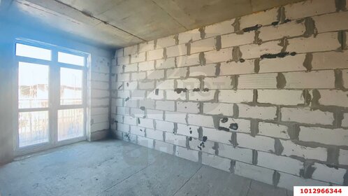 Снять однокомнатную квартиру с высокими потолками в Мурманске - изображение 30