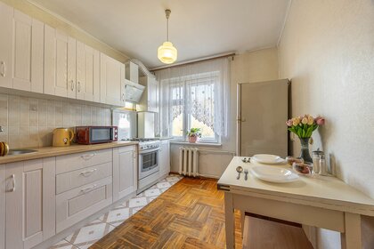 50 м², 2-комнатная квартира 2 600 ₽ в сутки - изображение 80