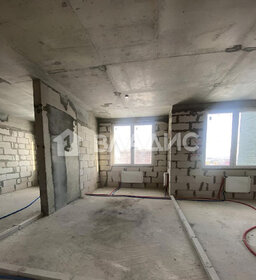 Купить квартиру с современным ремонтом и в новостройке в Надеждинском районе - изображение 48