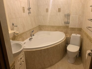 60 м², 1-комнатная квартира 3 390 ₽ в сутки - изображение 18