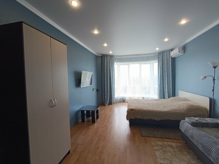 45 м², 1-комнатная квартира 1 600 ₽ в сутки - изображение 1