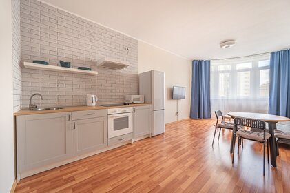 52 м², 1-комнатная квартира 3 120 ₽ в сутки - изображение 100