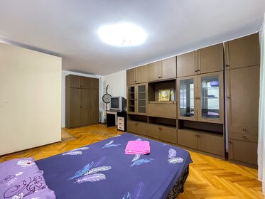 49,3 м², 2-комнатная квартира 2 600 ₽ в сутки - изображение 59