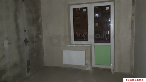 Купить квартиру с балконом и без отделки или требует ремонта в Петергофе - изображение 42
