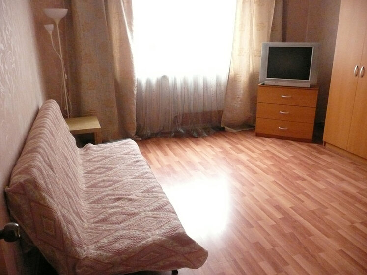 40 м², 1-комнатная квартира 2 500 ₽ в сутки - изображение 1