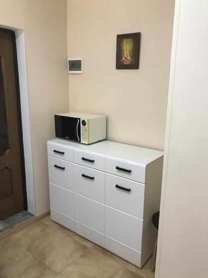 28 м², 1-комнатная квартира 2 490 ₽ в сутки - изображение 36