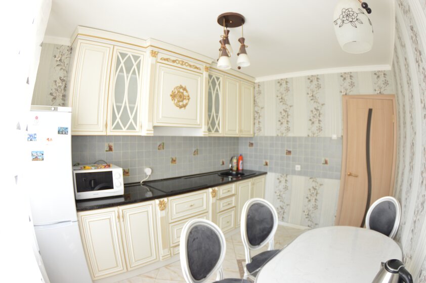70 м², 2-комнатная квартира 3 300 ₽ в сутки - изображение 51