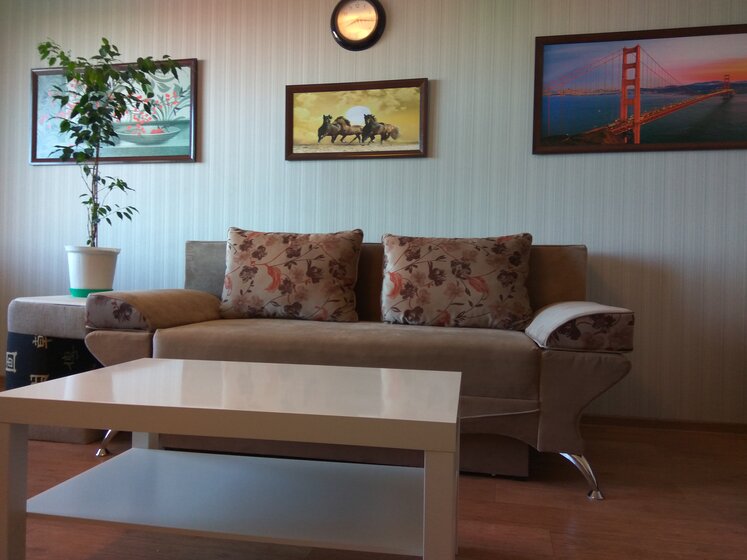 53 м², 2-комнатная квартира 2 600 ₽ в сутки - изображение 1