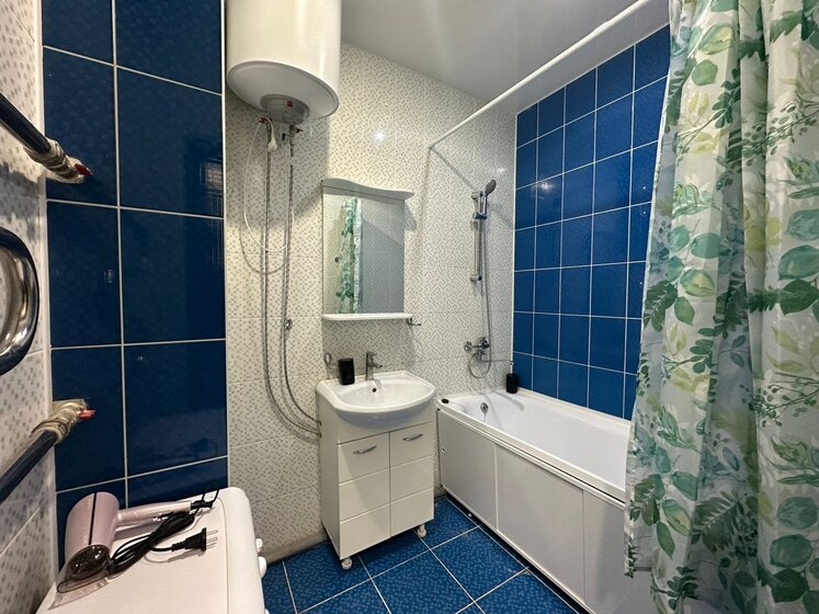 65 м², 2-комнатная квартира 2 200 ₽ в сутки - изображение 75