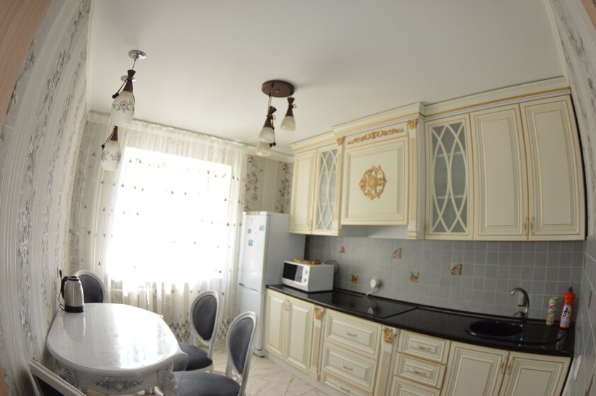 66 м², 2-комнатная квартира 3 000 ₽ в сутки - изображение 1