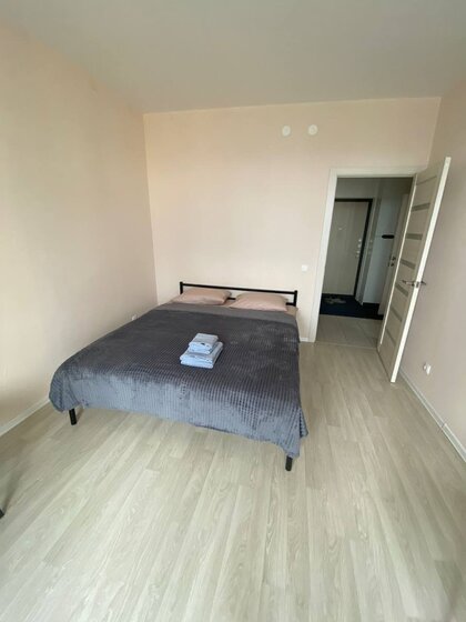 43 м², 1-комнатная квартира 2 700 ₽ в сутки - изображение 56