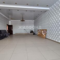 дом + 4,4 сотки, участок - изображение 1