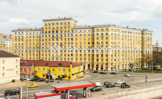 «Сталинка, я выбираю тебя!». Почему люди хотят жить в домах 30–50-х годов постройки