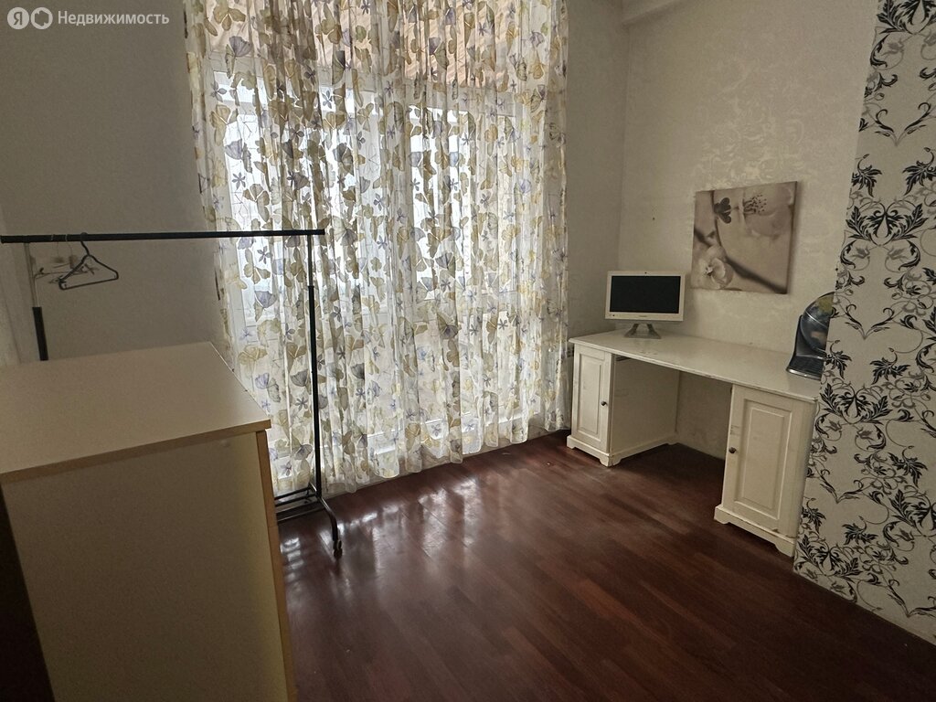 4-комнатная квартира: Нижний Новгород, улица Белинского, 62 (217 м²)
