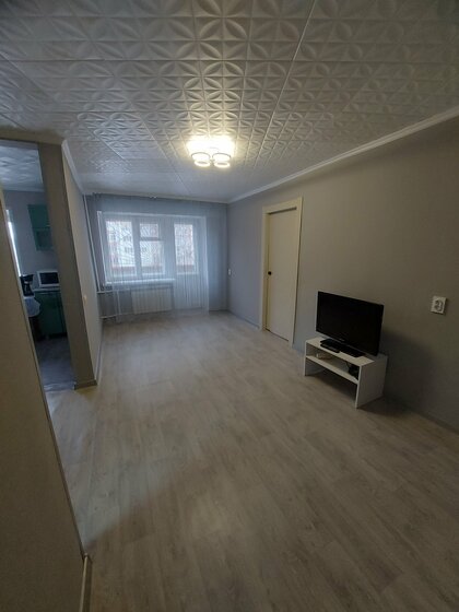 36 м², 1-комнатная квартира 2 350 ₽ в сутки - изображение 21