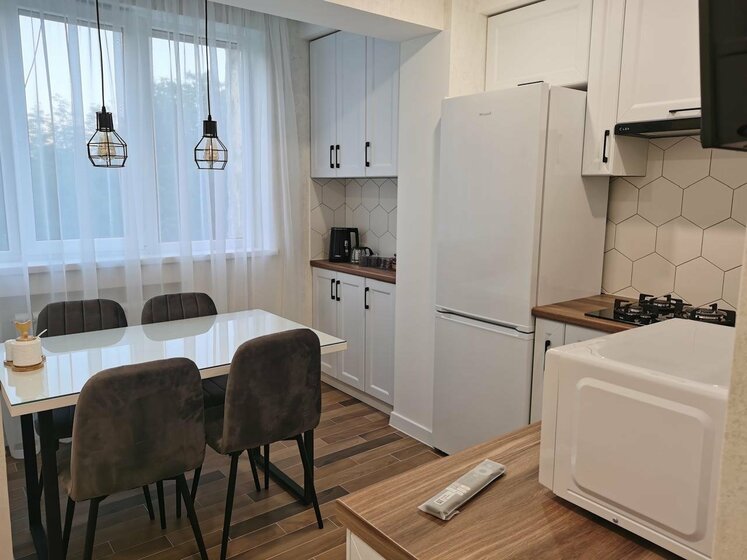 56 м², 2-комнатная квартира 3 800 ₽ в сутки - изображение 36