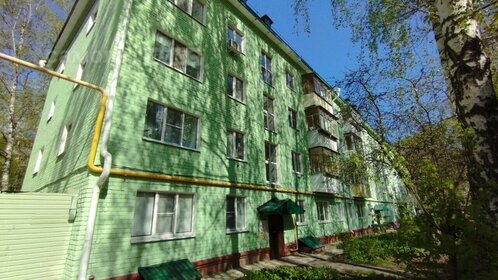 Купить квартиру с высокими потолками на улице Баныкина в Тольятти - изображение 1