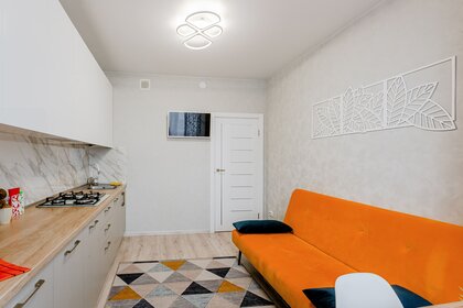 42 м², 1-комнатная квартира 2 700 ₽ в сутки - изображение 100