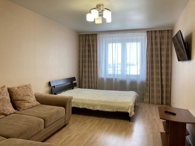 42 м², 1-комнатная квартира 2 000 ₽ в сутки - изображение 1