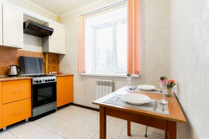 75 м², 2-комнатная квартира 2 500 ₽ в сутки - изображение 98