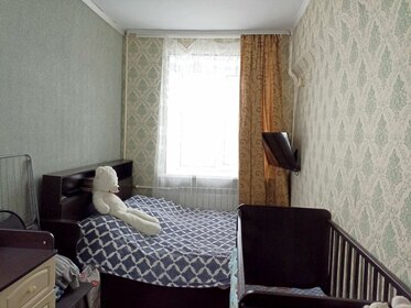 Купить двухкомнатную квартиру с большой кухней в Москве - изображение 23