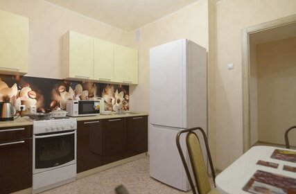 48 м², 1-комнатная квартира 2 800 ₽ в сутки - изображение 59