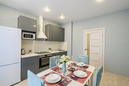 57 м², 2-комнатная квартира 2 250 ₽ в сутки - изображение 53