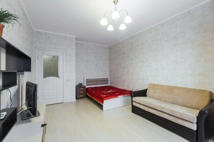 46 м², 1-комнатная квартира 2 100 ₽ в сутки - изображение 40