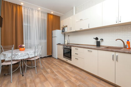 65 м², 1-комнатная квартира 3 800 ₽ в сутки - изображение 20