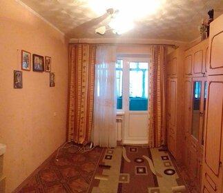 Купить квартиру с балконом и без отделки или требует ремонта в Петергофе - изображение 4