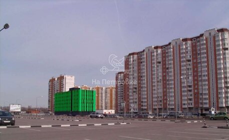 Купить трехкомнатную квартиру в высотках в Москве и МО - изображение 21
