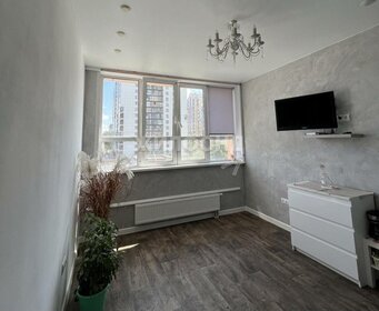 Купить двухкомнатную квартиру с высокими потолками в районе Калининский в Санкт-Петербурге и ЛО - изображение 26