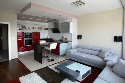 Купить двухкомнатную квартиру в многоэтажном доме в районе Октябрьский в Красноярске - изображение 1