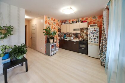Купить квартиру с европланировкой (с кухней-гостиной) в ЖК «Клены» в Санкт-Петербурге и ЛО - изображение 49