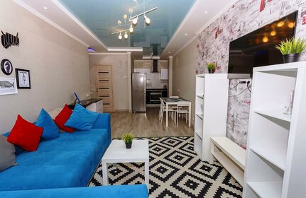 55 м², 2-комнатная квартира 2 700 ₽ в сутки - изображение 54