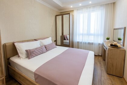 62 м², 2-комнатная квартира 2 300 ₽ в сутки - изображение 70