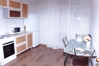 42 м², 1-комнатная квартира 2 400 ₽ в сутки - изображение 49