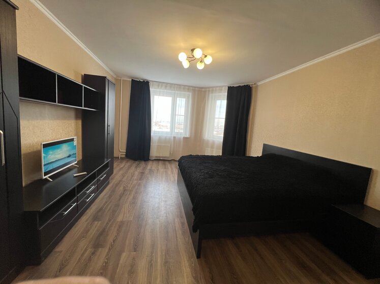 43 м², 1-комнатная квартира 2 500 ₽ в сутки - изображение 1