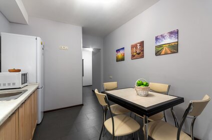 49 м², 1-комнатная квартира 2 200 ₽ в сутки - изображение 94